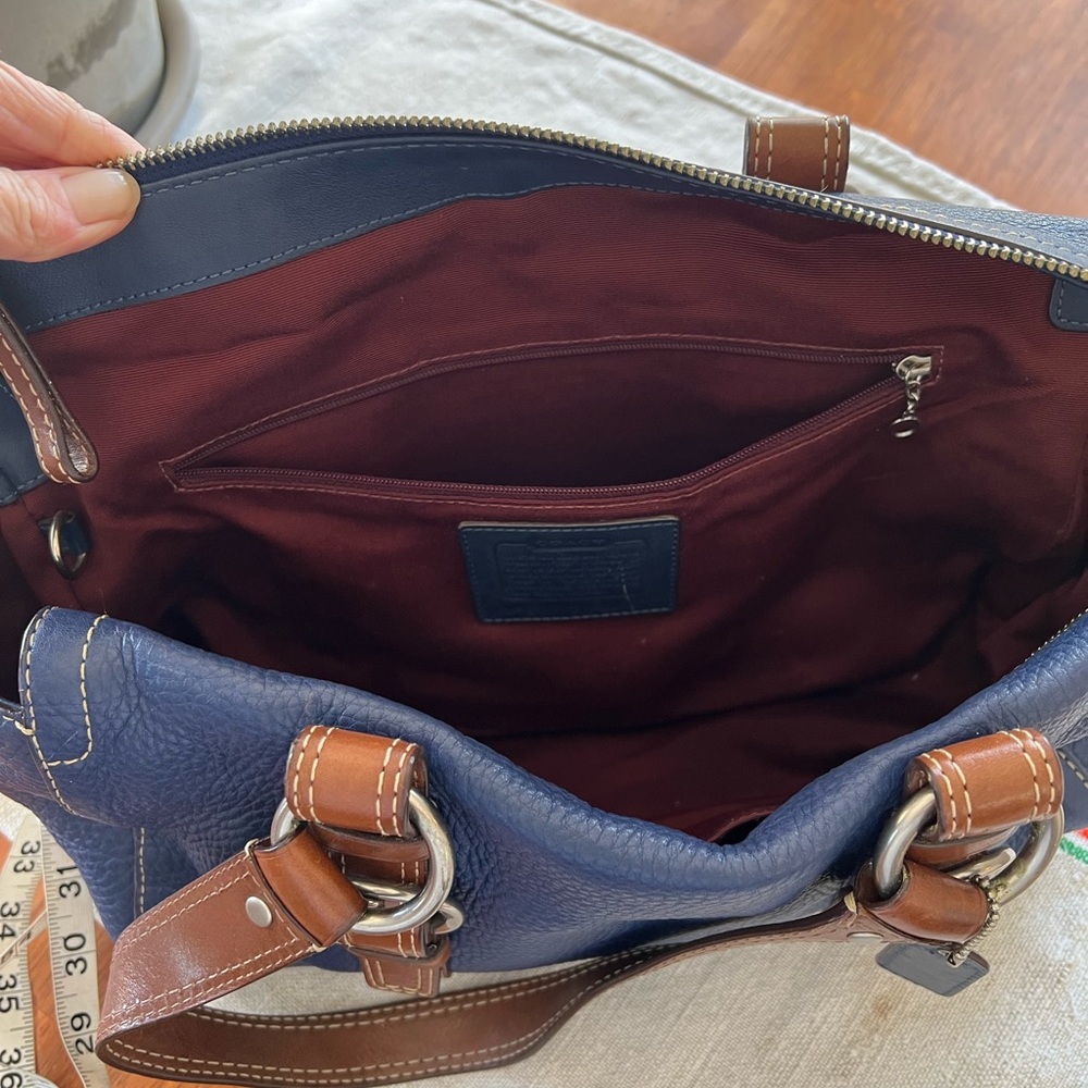 Coach Navy and Brown pebble Leather bag. Matching wristlet and Coach bow. - Picture 4 of 11